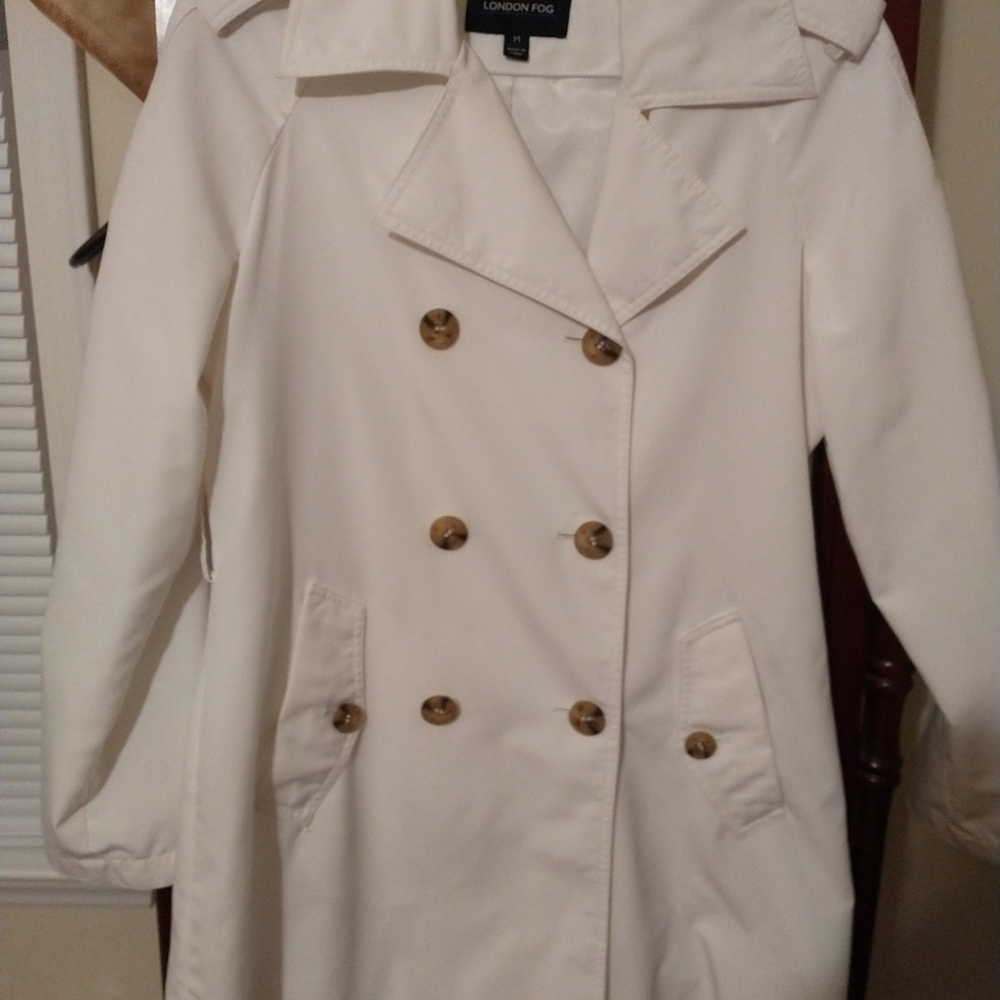 Ladies London Fog Raincoat. White. Size Medium